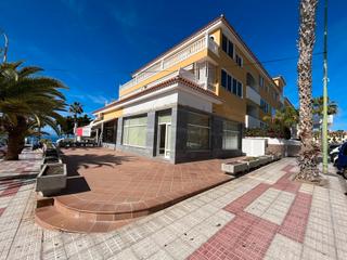 Lloguer Local Comercial a Avenida emigrante 32. Local en playa san juan, a un paso del mar.