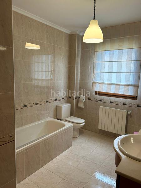 Foto cafca1b8-178d-4052-922a-369776ac08e7. Chalet encantadora vivienda unifamiliar con txoko y jardín en Meruelo