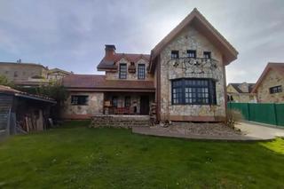 Chalet à Barrio la iglesia de san mamés 44b. Venta de chalet independiente en san mamés de meruelo