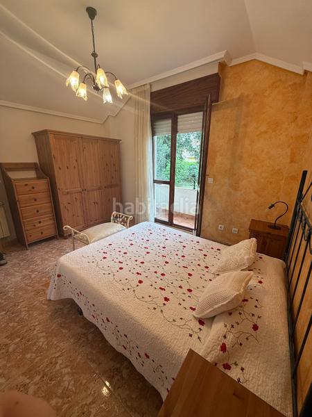 Foto 1ea7d434-8886-4a19-879d-ebe45111a192. Casa bifamiliare in barrio Arnuero-palacio 25b in Arnuero