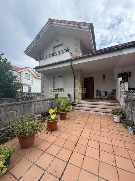 Foto 6b6214f7-3100-4ade-aed1-491fc368e856. Casa bifamiliare in barrio Arnuero-palacio 25b in Arnuero