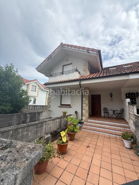 Foto b49f863d-aac2-4299-bd1d-efb88649f6b4. Casa bifamiliare in barrio Arnuero-palacio 25b in Arnuero