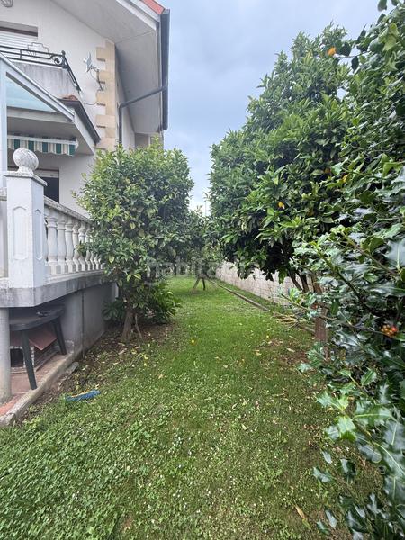 Foto dd68e1ed-4b52-4d9e-a6a7-0cdc0d6e4e8a. Casa bifamiliare in barrio Arnuero-palacio 25b in Arnuero