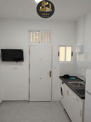 Geschäftsraum in Cortijo Bazán - Los Casinis - Los Cipreses. Local com. en venta en ciudad jardín.
