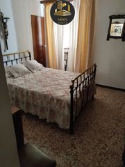 Casa in Huelma. Casa en venta en huelma, 4 dormitorios.