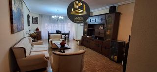 Flat in Belén - San Roque. Piso en venta en avda. madrid, 4 dormitorios.