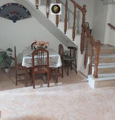 Casa a Fuerte del Rey. Casa en venta en fuerte del rey, 5 dormitorios.