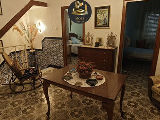 Casa en Jamilena. Casa en venta en jamilena, 8 dormitorios.