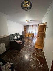 Flat in Zona Hospital. Piso en venta en linares, 4 dormitorios.