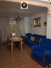 Casa a Centro ciudad. Casa en venta en linares, 8 dormitorios.