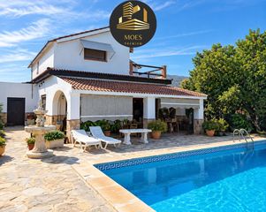 Chalet in Torredonjimeno. Chalet en venta en torredonjimeno, 4 dormitorios.