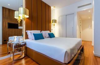 Edifici en Camponaraya. Lenhotel