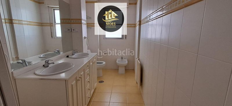 Foto b1f42d1e-043f-453e-91f3-6f96037ff27c. Pis amb calefacció aparcament a Avda de Madrid - Pº de la Estación Jaén