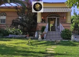 Chalet en San Gonzalo. Chalet en venta en linares, 4 dormitorios.