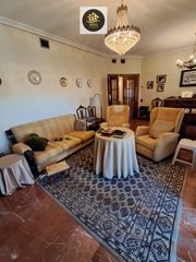 Pis en Linarejos. Piso en venta en linares, 4 dormitorios.