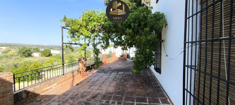 Foto c3dfa47d-b601-4c96-9f5b-c6352f3557b6. Casa amb aparcament a Rus