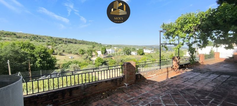 Foto dd8be6fe-a2e5-45c1-8559-ad18571c4f06. Casa amb aparcament a Rus