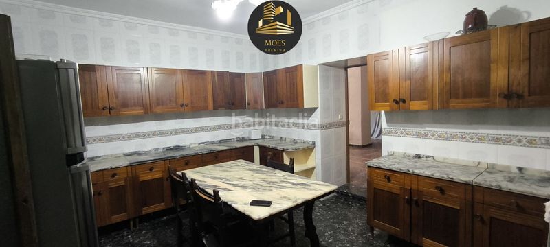 Foto e0df6e5c-71db-4e85-95a2-d98d4ec63cc0. Casa amb aparcament a Rus