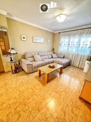 Semi detached house in Renfe - Bulevar 1ª y 2ª Fase. Adosado en venta en bulevar, 7 dormitorios.