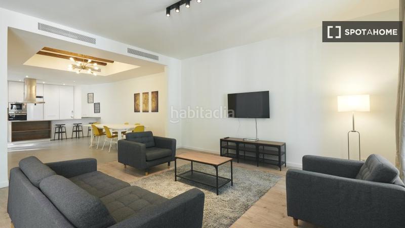 Foto 955f2e5a-51d7-4142-b6a8-b1c5e5004bdf. Alquiler piso apartamento de 3 dormitorios en alquiler en el barri gotic, en Barcelona