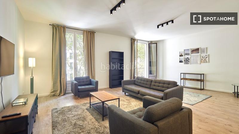 Foto f2585947-fc5b-40c8-8a71-2d6e9bd57e7a. Alquiler piso apartamento de 3 dormitorios en alquiler en el barri gotic, en Barcelona