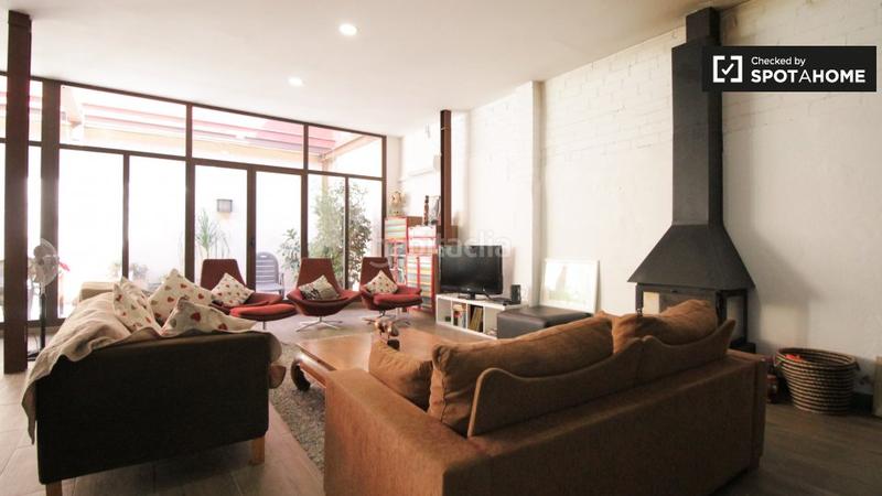 Foto c839d9e3-9ede-4bf1-8ff3-5e24bf256863. Alquiler piso elegante estudio en alquiler , barcelona. en Badalona
