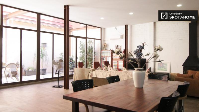 Foto e83fb9ea-d6b2-47b2-aac8-1b8f4049a105. Alquiler piso elegante estudio en alquiler , barcelona. en Badalona
