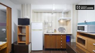 Rent Flat in La Torrassa. Estudio en alquiler en la torrassa, barcelona