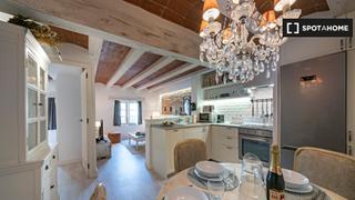 Rent Flat in St. Pere - Sta. Caterina - El Born. Apartamento de 2 dormitorios en alquiler en barcelona.