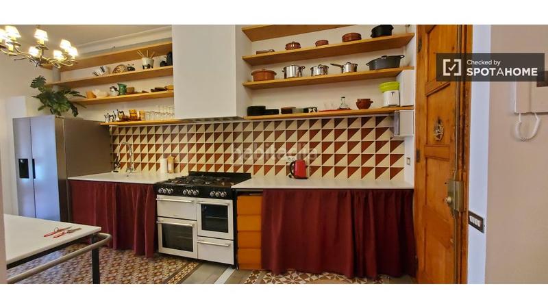 Foto a26837b2-9ec6-4e13-9456-501dee84d421. Alquiler piso estudio en alquiler en Sant Antoni, en Barcelona