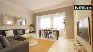 Rent Flat in Sagrada Família. Precioso apartamento de 3 dormitorios en alquiler en eixample dr