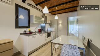 Lloguer Pis a Font de la Guatlla. Apartamento de 2 dormitorios en alquiler en el poble sec