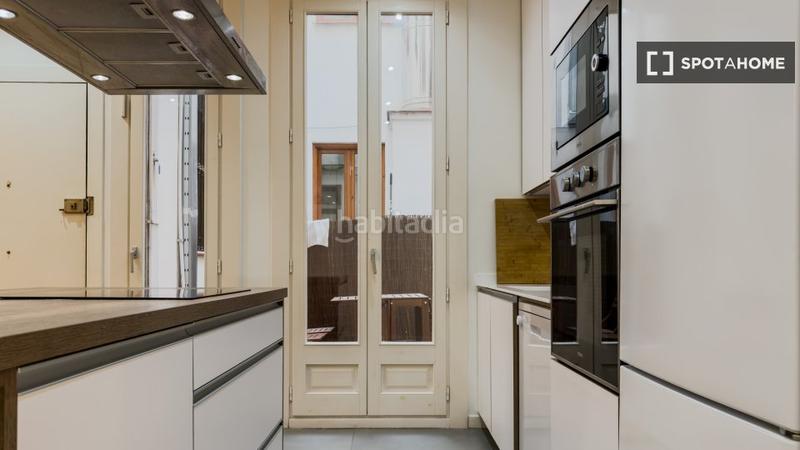 Foto f3dbe8a2-7b54-443e-811f-dfd3129924e7. Alquiler piso apartamento de 3 dormitorios en alquiler en el barri gotic, en Barcelona