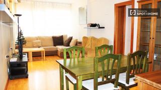 Rent Flat in Sagrada Família. Bright 4 de cama plana con cuentas en eixample dreta, barcelona