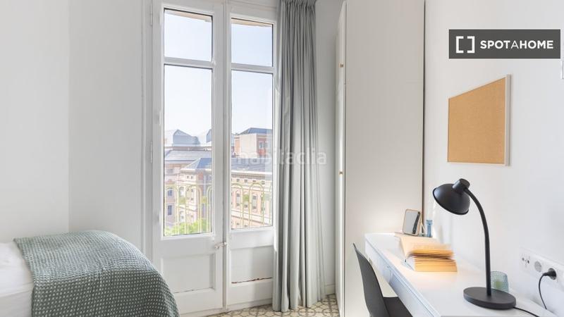 Foto c9c15fd8-3cc2-4906-ad62-6d6f33ded0b0. Alquiler piso apartamento entero de 3 habitaciones . en Barcelona