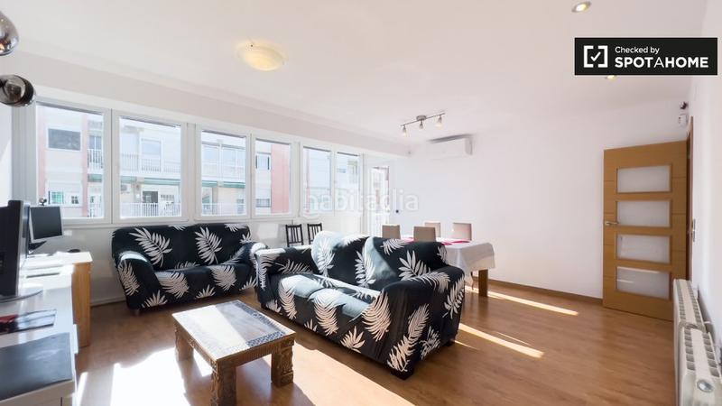 Foto 4959dd91-3f38-4880-a2da-8fca832d9d85. Alquiler piso  en alquiler de 4 habitaciones en granvia sud, barcelona en Hospitalet de Llobregat (L´)