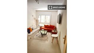 Location Appartement à La Nova Esquerra de l´Eixample. Se alquila piso de 4 habitaciones en la nova esquerra.