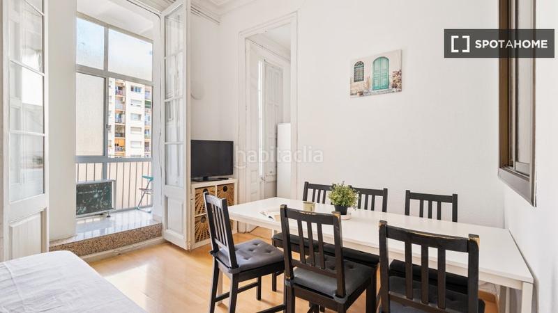 Foto 8d3d6f3f-273f-4200-97e6-bcafb1f2bd43. Rent flat with heating in Sant Antoni Barcelona
