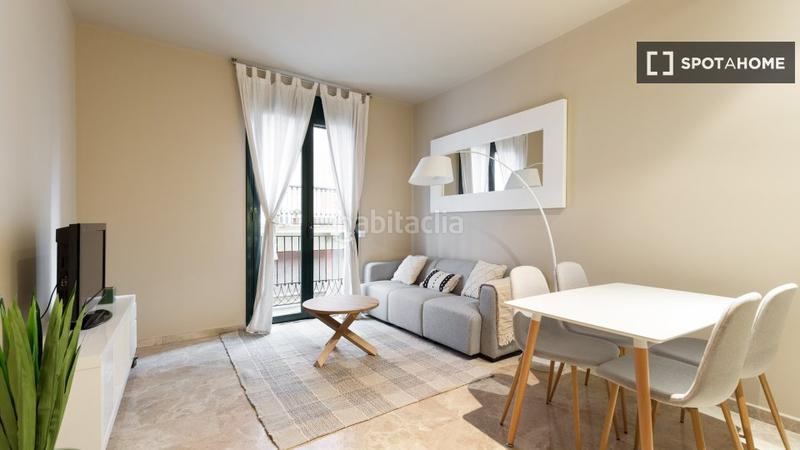 Foto f14aa359-bd25-4957-9c06-7cd82c653364. Alquiler piso  en alquiler de 2 habitaciones en el Gòtic, . en Barcelona