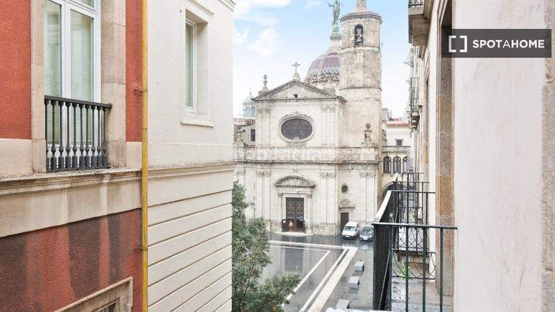 Foto 8f983e9d-e63f-4ffe-ae19-e4a934c061e5. Lloguer pis amb calefacció a Gòtic Barcelona