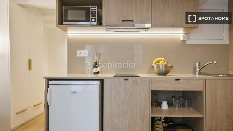 Foto 428c6840-caa2-4b3b-8137-babe4a48fd2d. Alquiler piso estudio en alquiler en el casco antiguo en Barcelona