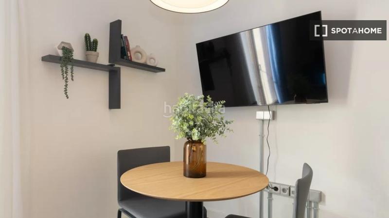 Foto 7eec55b5-344b-496e-b3e9-f05aafc90107. Rent flat with heating in Raval Barcelona