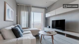 Rent Flat in Sant Ramon - Maternitat. Apartamento de 3 habitaciones en alquiler en les corts, londres