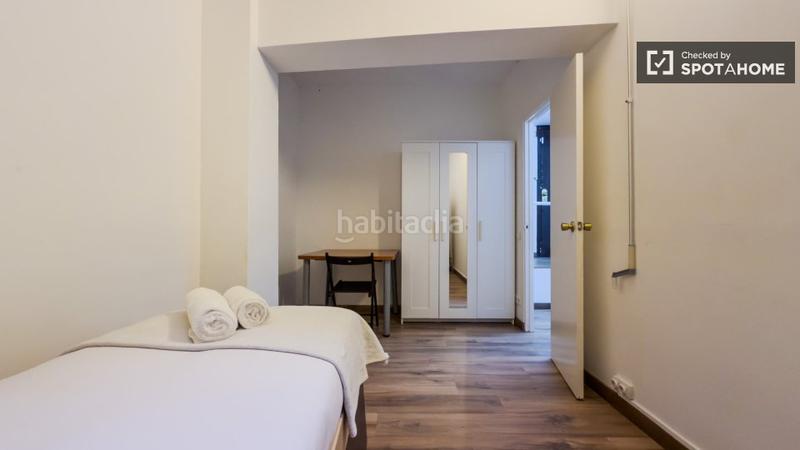 Foto 0ff24988-d4b5-44e0-8d3b-a3126700ec42. Affitto appartamento con riscaldamento in Raval Barcelona