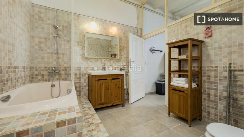 Foto f1f5726e-43f2-4194-8004-02fbba15a273. Alquiler piso apartamento de 2 dormitorios en alquiler en el Raval, en Barcelona
