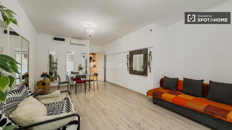 Foto 8c9df697-d79f-40e5-bb85-7459b5676210. Rent flat with heating in Raval Barcelona