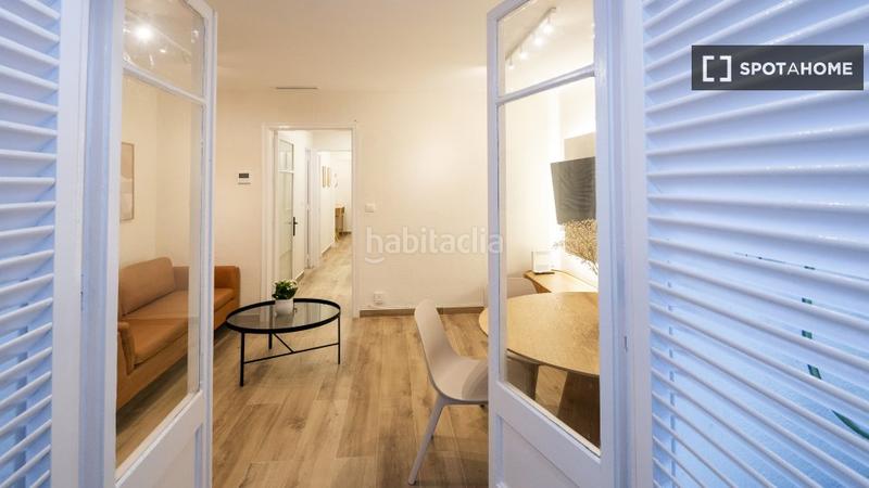 Foto 5af33b46-d399-4884-b7f3-26af5b9b22e5. Alquiler piso apartamento de 4 habitaciones en alquiler en leixample, en Barcelona