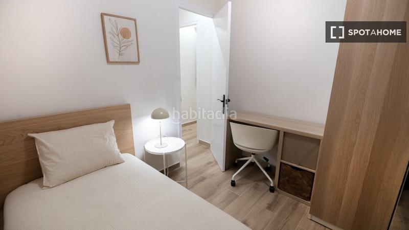 Foto cb04449b-7d30-498a-818d-a014e38d76a8. Alquiler piso apartamento de 4 habitaciones en alquiler en leixample, en Barcelona