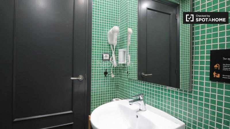 Foto 6cec3823-c17e-42c6-ae42-b8826b5f9c4f. Rent flat with heating in Raval Barcelona