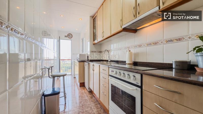 Foto 43cb184c-9bbc-4f01-b4df-55d1ad469466. Alquiler piso apartamento de 3 dormitorios en alquiler en barcelona en Hospitalet de Llobregat (L´)